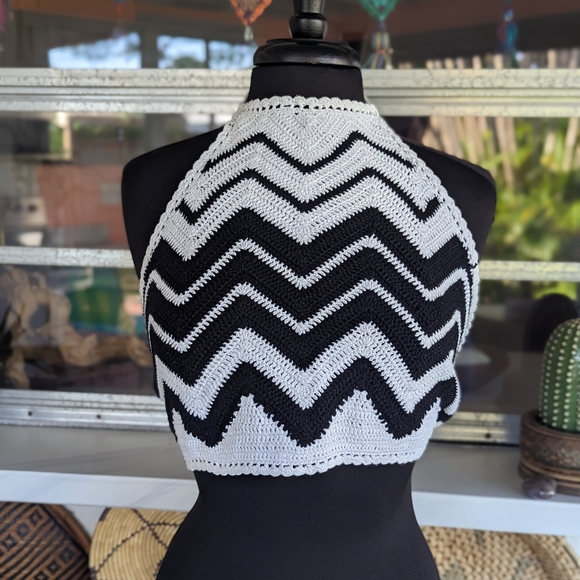 🦋 3 for $20!!!H&M X Coachella Medium Black & White Halter Top Crochet Hippie - Picture 2 of 13